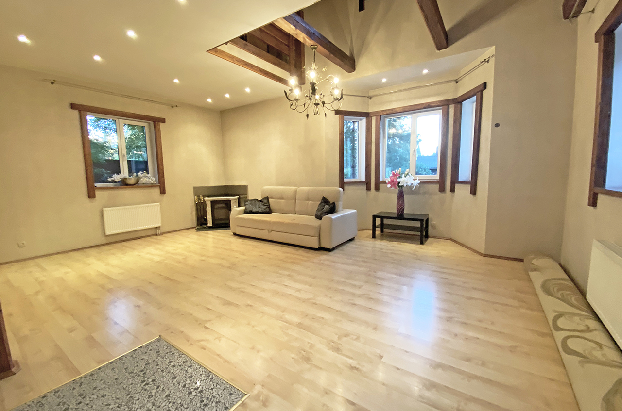 Дом 300 м² на участке 21 сот.