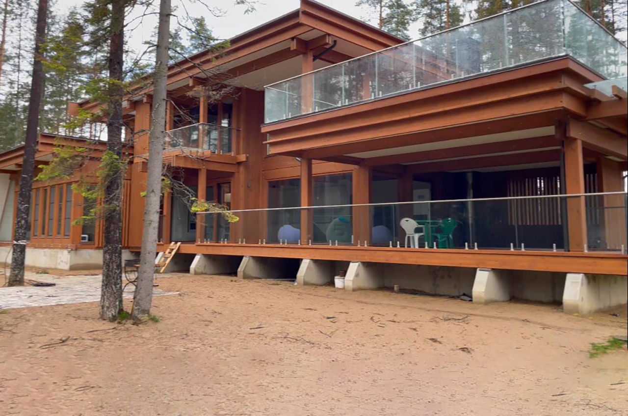 Дом 400 м²  на берегу Финского залива  на участке 22,5 сот